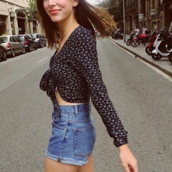 Brandy Melville top - Picture 2 of 3